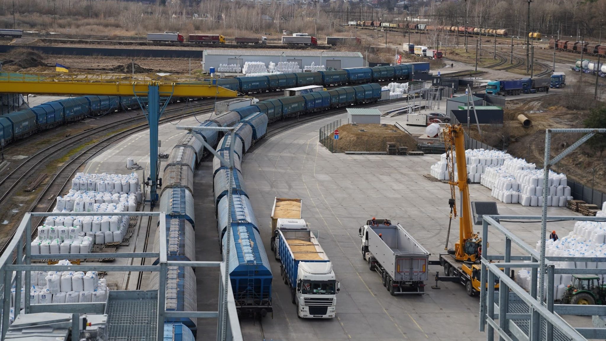 Почему все строят зерновые терминалы в портах и у границ Украины?